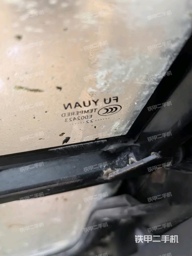 后窗玻璃角標（駕駛室部分）