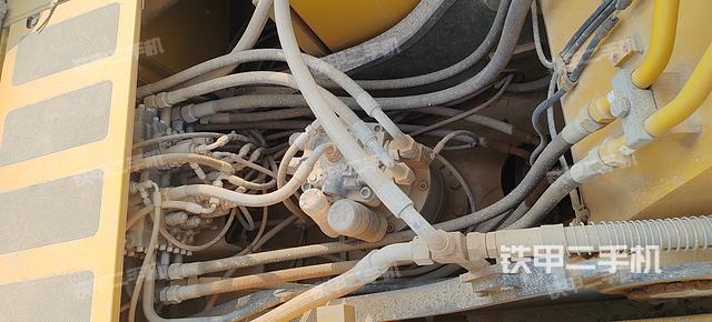 驾驶室顶部（整机外观）