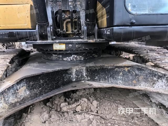 大臂背部俯視（工作和回轉(zhuǎn)裝置）