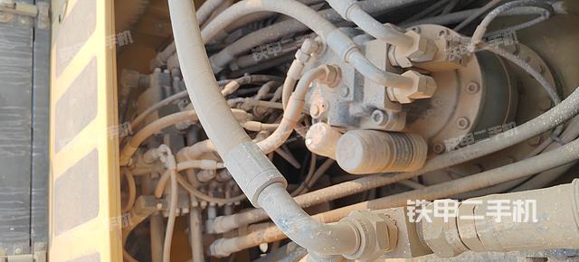 回转马达和主控阀（整机外观）