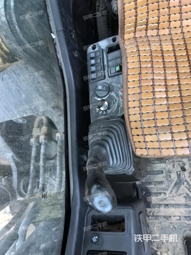 座椅左側(cè)控制臺/音響/含左手柄（駕駛室部分）