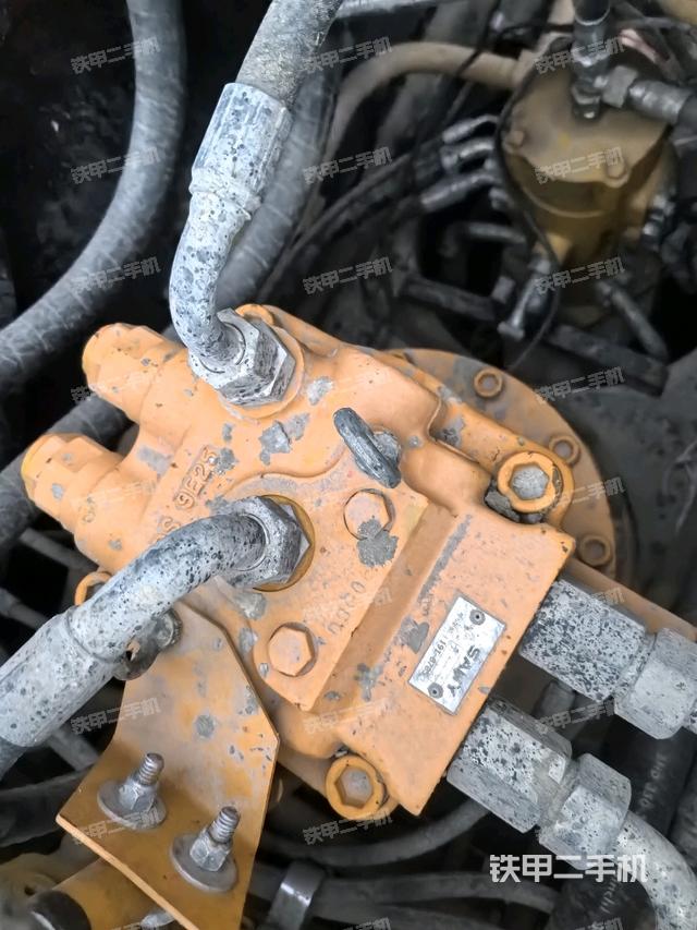 回轉(zhuǎn)馬達（上車部件）