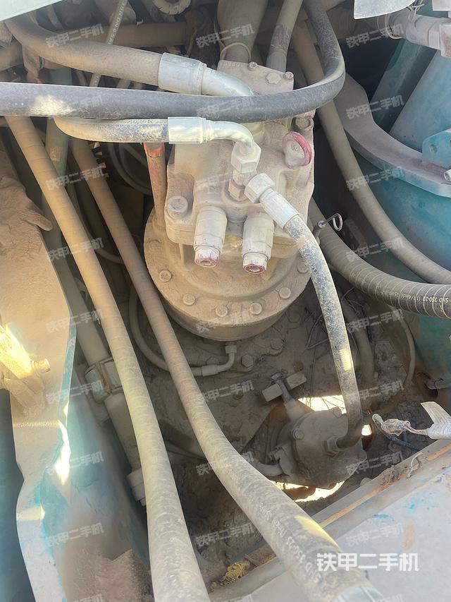 回转马达和主控阀（整机外观）