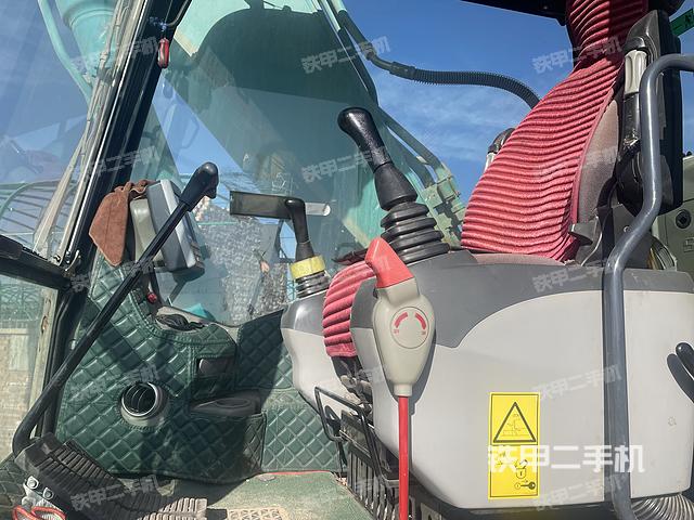 驾驶室顶部（整机外观）