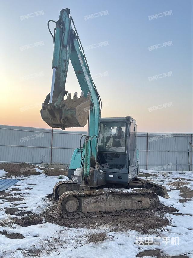 驾驶室顶部（整机外观）