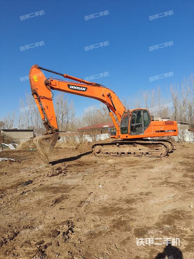 斗山DX300LC挖掘機