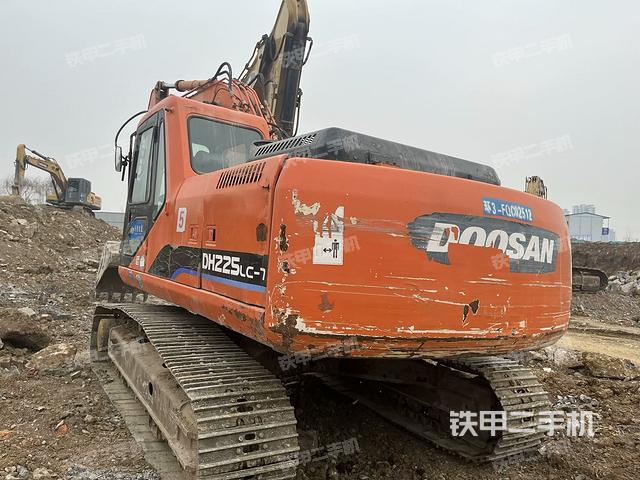 斗山DH225LC-7挖掘機(jī)
