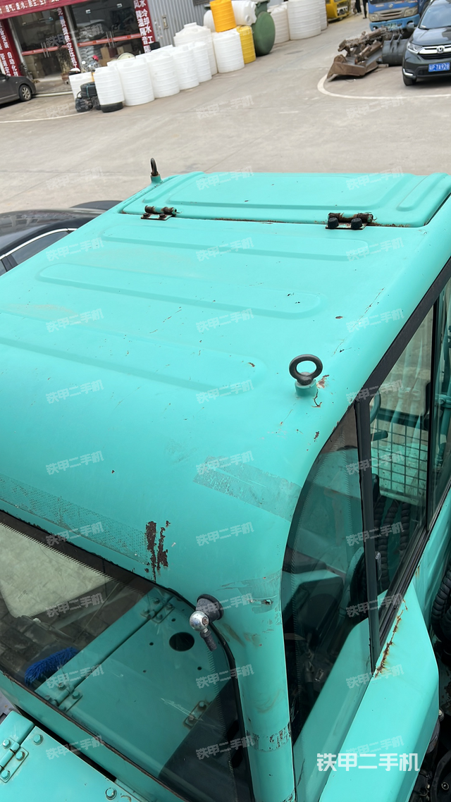 驾驶室顶部（整机外观）