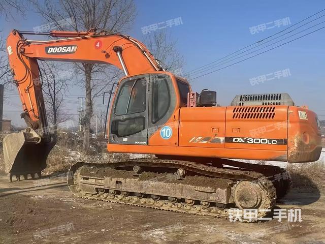 斗山DX300LC挖掘機(jī)