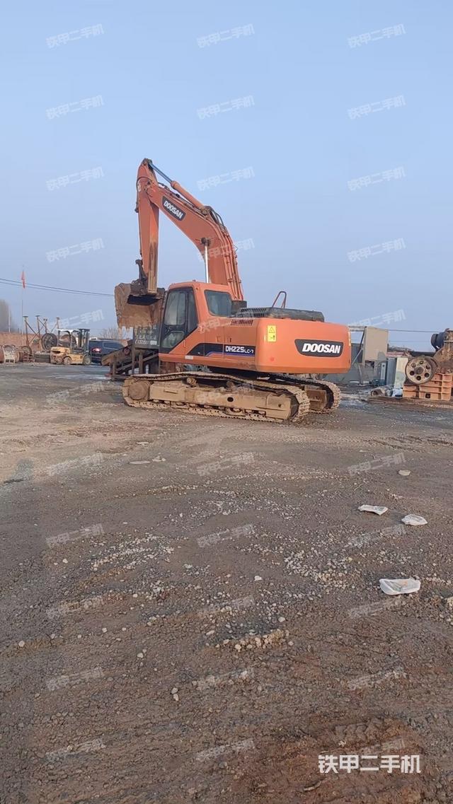 斗山DH225LC-7挖掘机