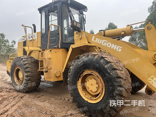 发动机右侧（整机外观及大件）