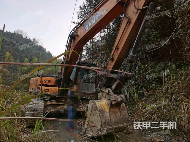 三一重工SY215C挖掘機(jī)