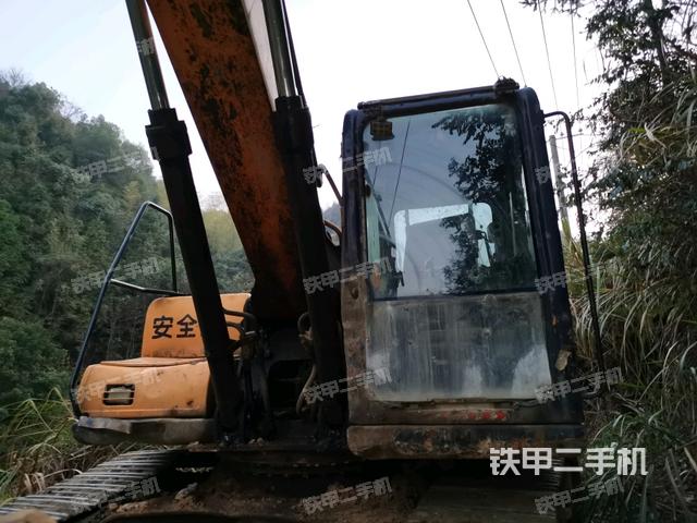 駕駛室左前45度(駕駛室部分) 駕駛室左前45度(駕駛室部分)