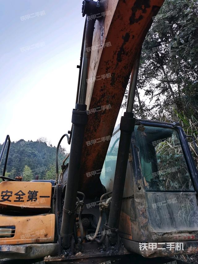 大臂油缸整體?豎拍(工作和回轉(zhuǎn)裝置) 大臂油缸整體?豎拍(工作和回轉(zhuǎn)裝置)