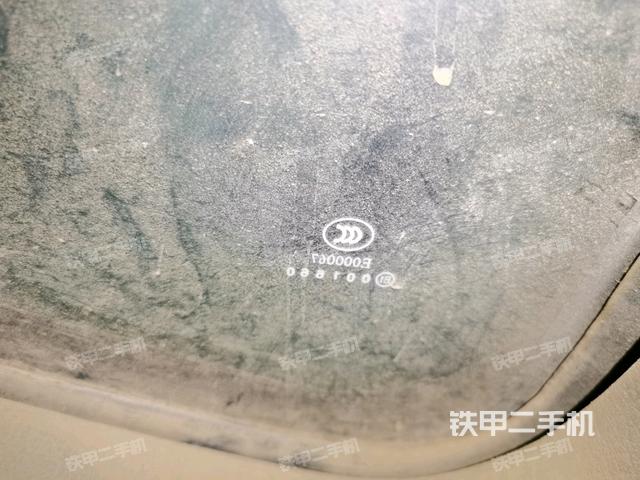 左后方玻璃角標(biāo)(駕駛室部分) 左后方玻璃角標(biāo)(駕駛室部分)