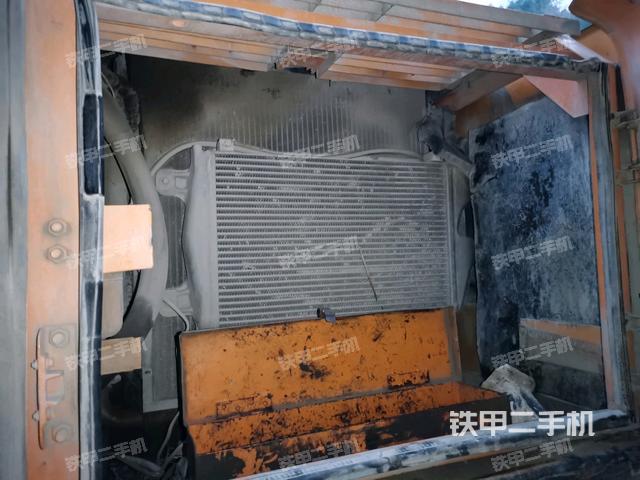 散熱器正面(大件艙室) 散熱器正面(大件艙室)