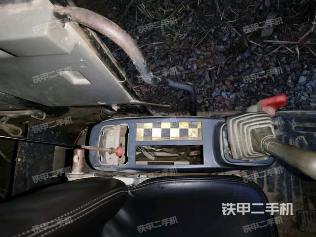 座椅左側(cè)控制臺(tái)/音響/含左手柄(駕駛室部分) 座椅左側(cè)控制臺(tái)/音響/含左手柄(駕駛室部分)