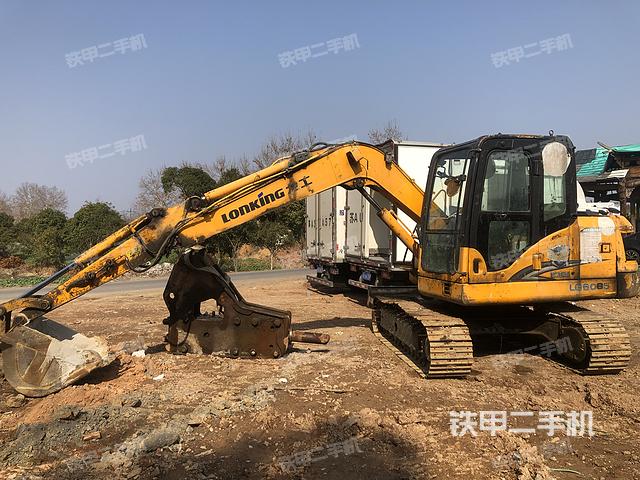 龙工LG6075挖掘机