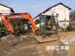 四川-甘孜藏族自治州二手斗山DH60-7挖掘机实拍照片