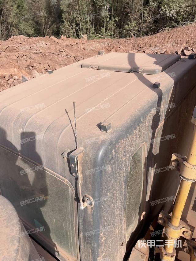 駕駛室頂部（整機外觀）