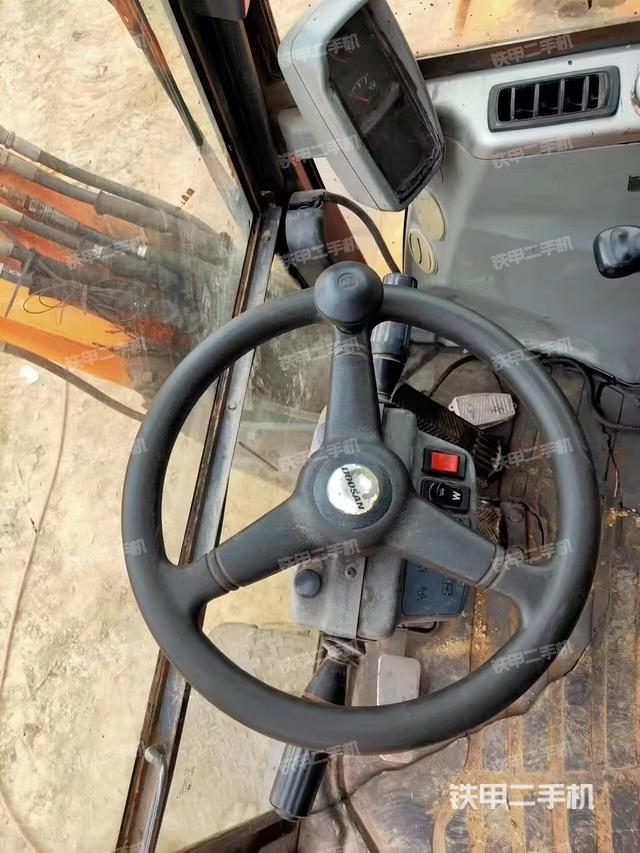 驾驶室整体（整机外观）