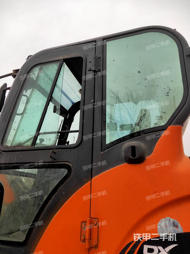 驾驶室顶部（整机外观）