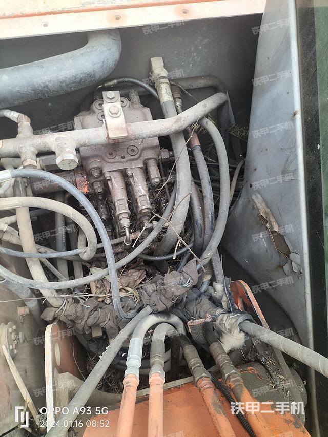 回转马达和主控阀（整机外观）