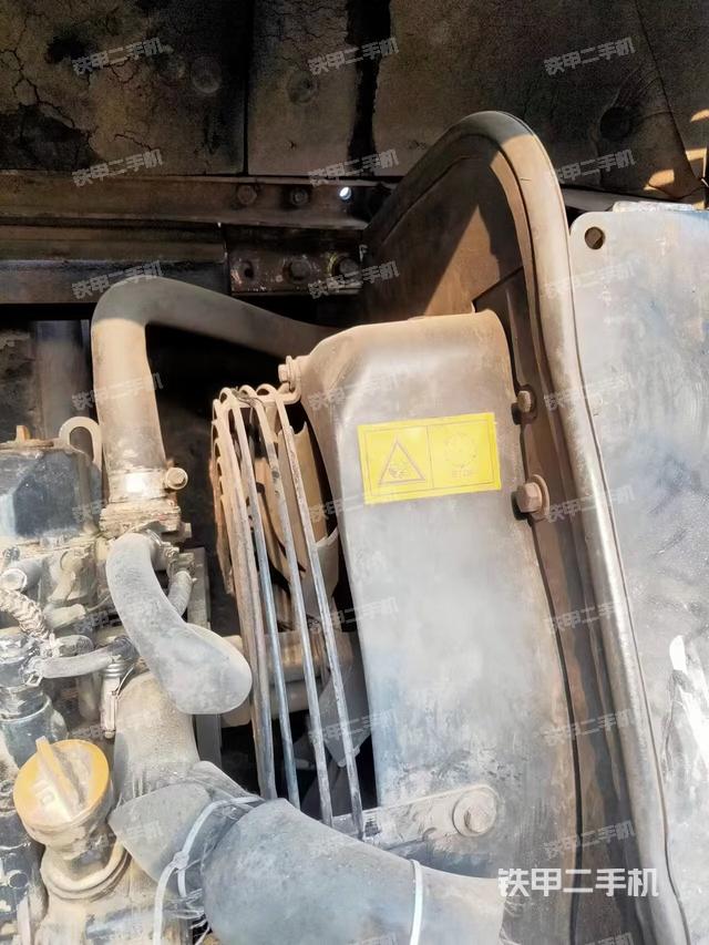 回转马达和主控阀（整机外观）