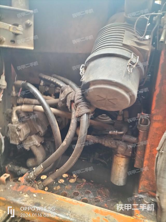 液压泵舱室正面整体（整机外观）