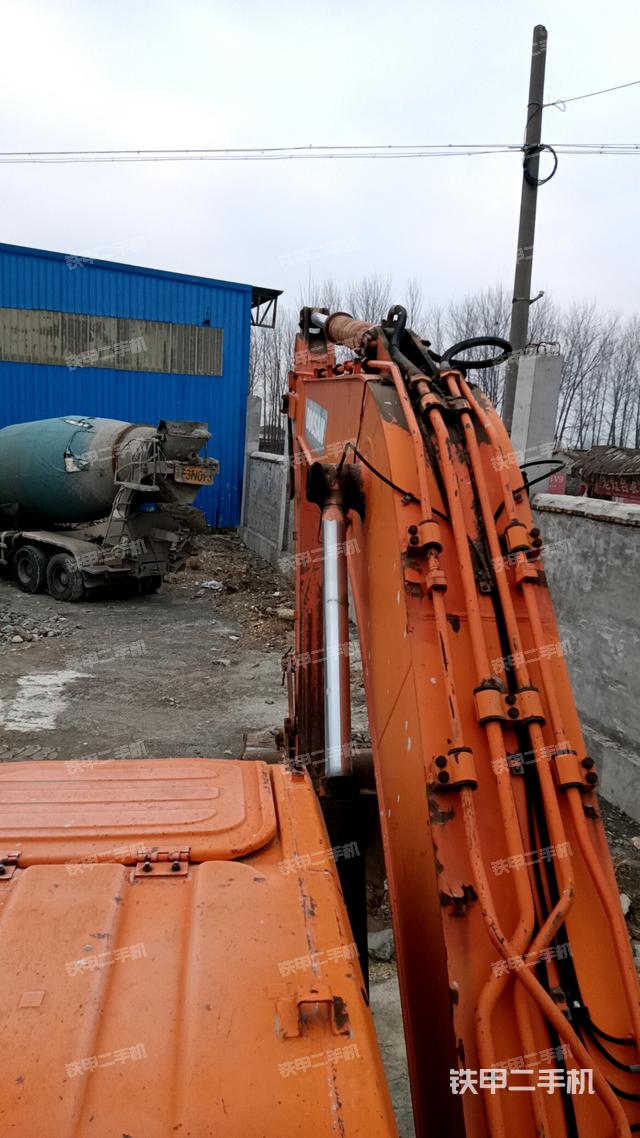 駕駛室頂部（整機外觀）