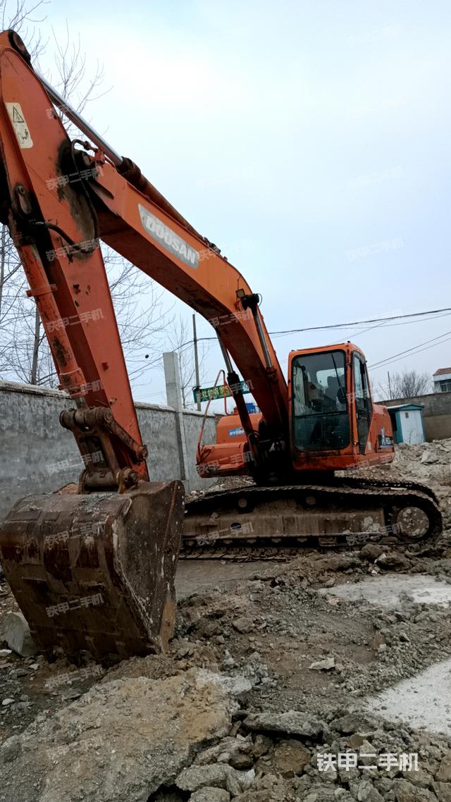 斗山DH220LC-7挖掘机