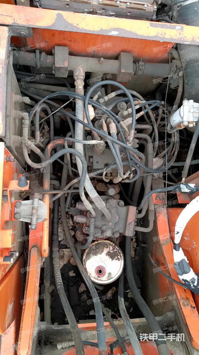 回轉(zhuǎn)馬達(dá)和主控閥（整機外觀）