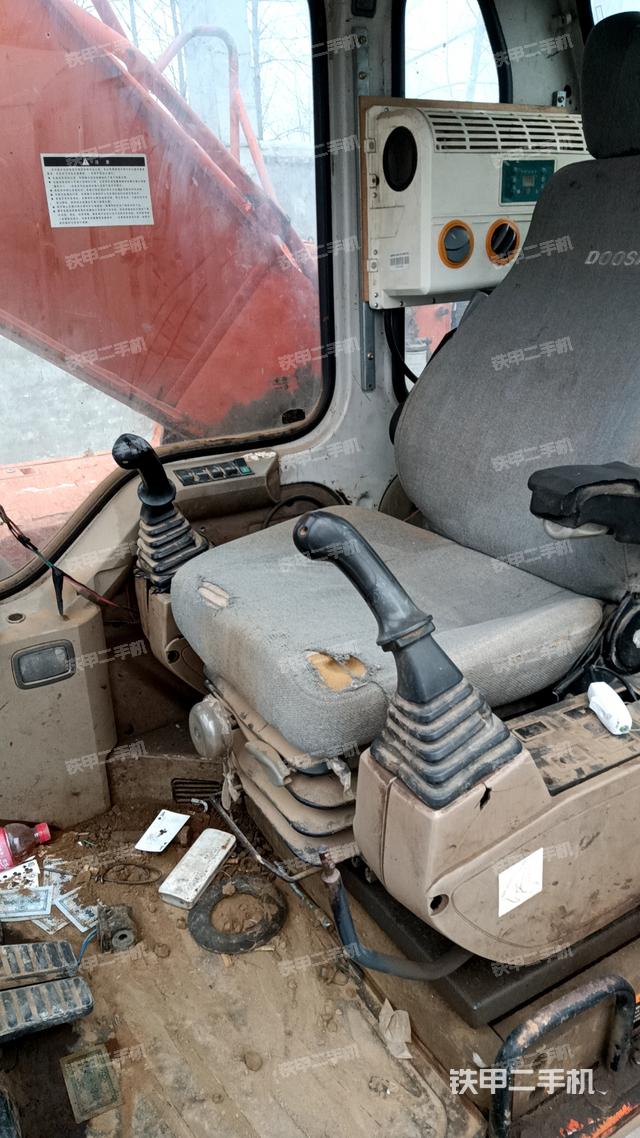 駕駛室整體（整機外觀）