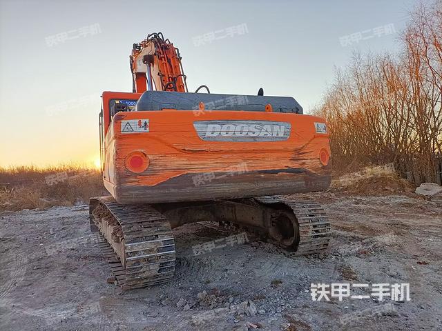 驾驶室顶部（整机外观）