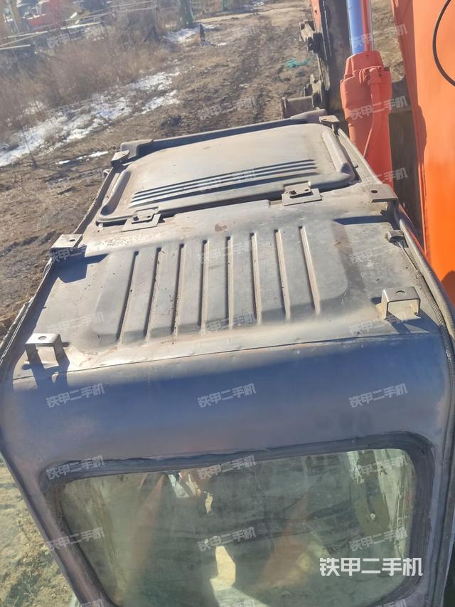 驾驶室顶部（整机外观）