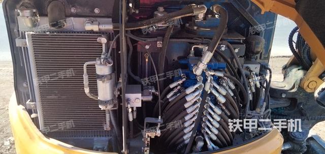 液压泵舱室正面整体（整机外观）