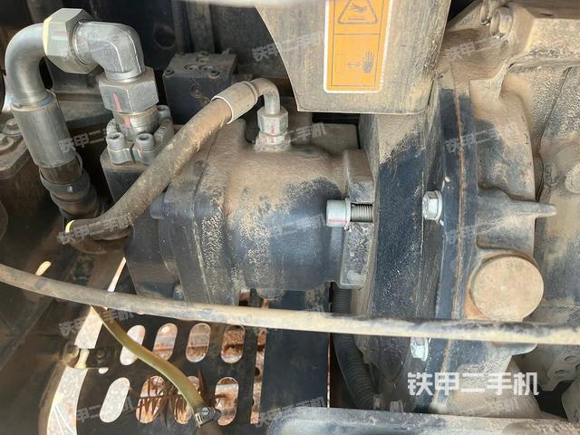 液壓泵艙室正面整體（整機(jī)外觀）