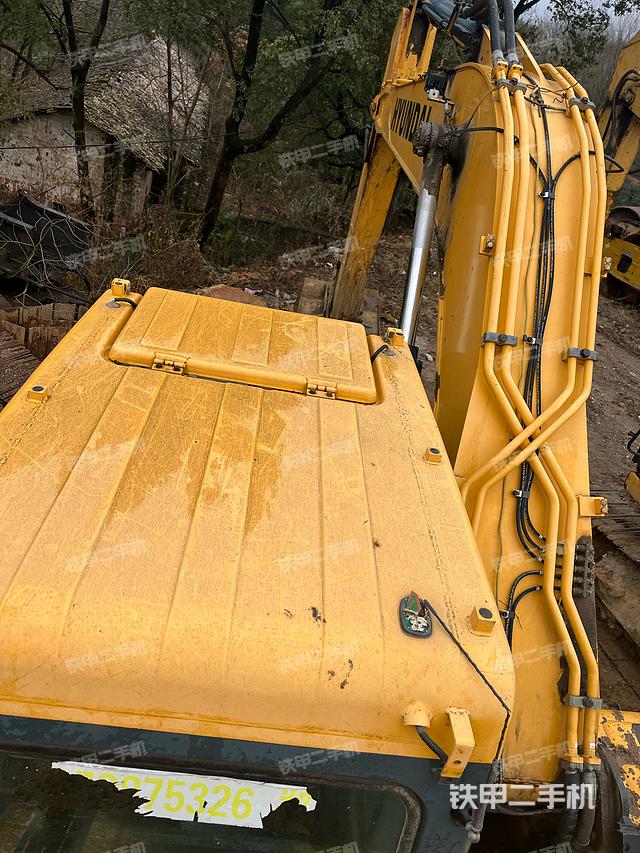 駕駛室頂部（整機外觀）