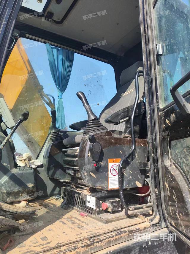 駕駛室整體（整機(jī)外觀）