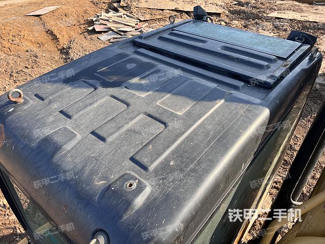 駕駛室頂部（整機外觀）