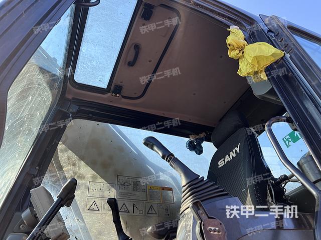 駕駛室整體（整機外觀）