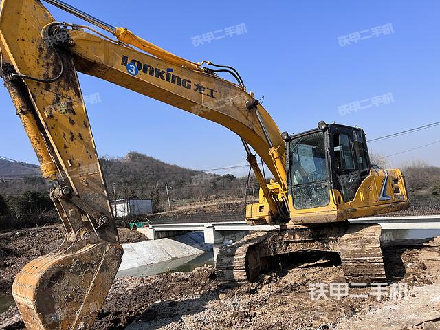 龙工LG6225E挖掘机