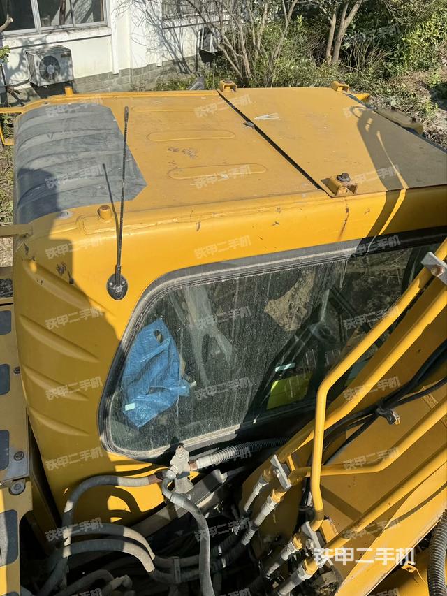 駕駛室頂部（整機外觀）