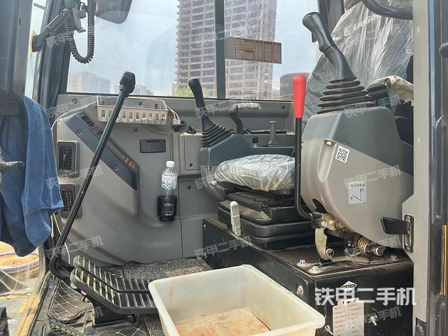 駕駛室整體（整機(jī)外觀）