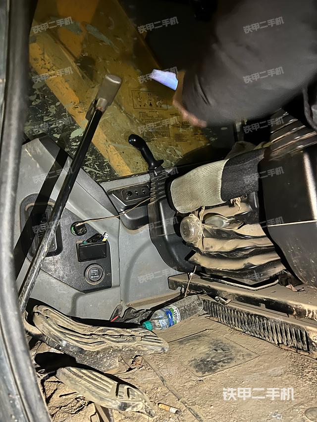 駕駛室整體（整機外觀）