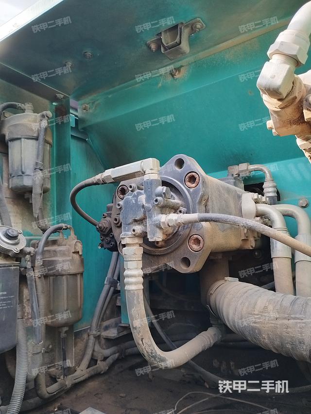 液壓泵艙室正面整體（整機(jī)外觀）