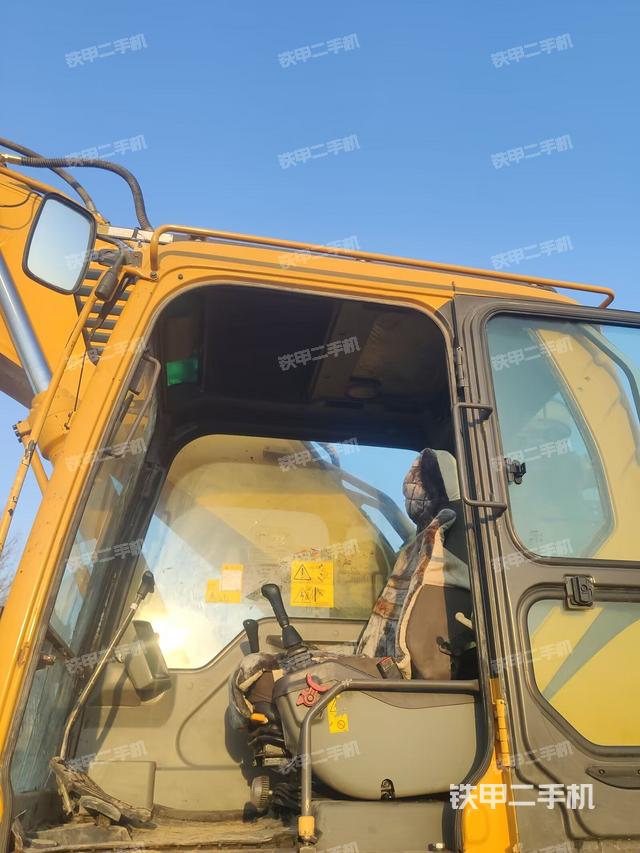 驾驶室整体（整机外观）