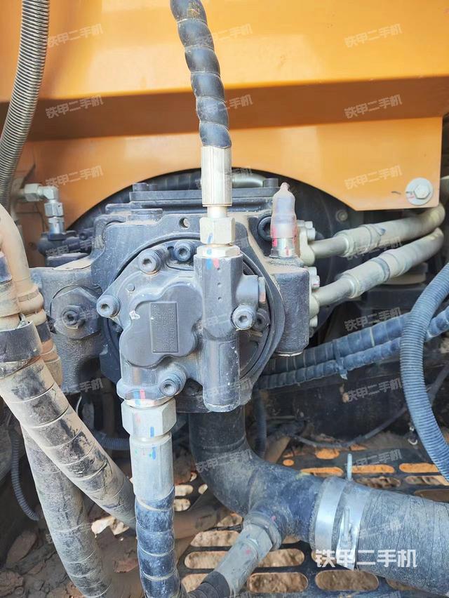 液壓泵艙室正面整體（整機(jī)外觀）