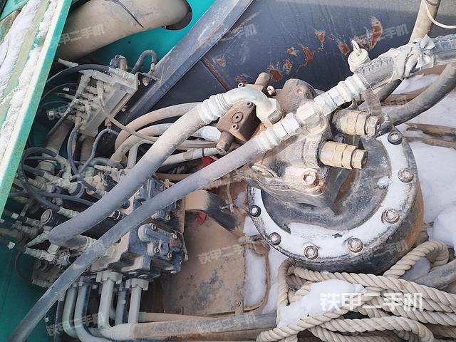 回轉(zhuǎn)馬達(dá)和主控閥（整機(jī)外觀）