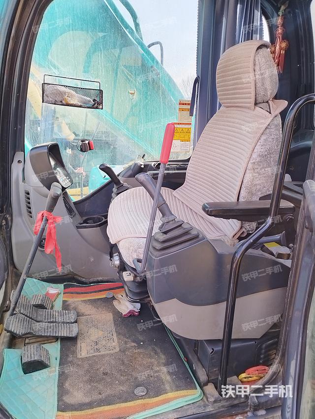 駕駛室整體（整機(jī)外觀）